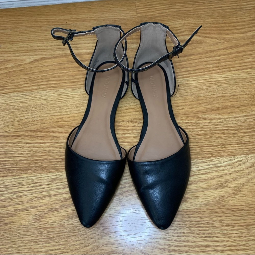 Old Navy Black Pointy Flats Size 7